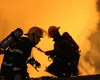 Explozie puternică urmată de incendiu în Râmnicu Vâlcea. Pompierii au intervenit de urgență, o persoană rănită