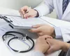 Se taie banii de concedii medicale. S-a dat lege, angajaţii care se îmbolnăvesc rămân fără salariu!