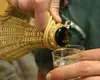 Artificiul din lege care te lasă să ai în pivinţă și 200 de litri de ţuică fără să plăteşti taxe