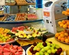 Mâncarea de evitat la all inclusive. Recomandările nutriționiștilor pentru un concediu fără probleme
