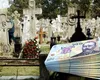 Cât trebuie să scoată românii din buzunar pentru o pomană în 2025. Ajutorul de deces este consistent!