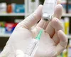 Un nou tip de vaccin este pregătit în Europa şi SUA. Care angajaţi sunt obligaţi să îl facă