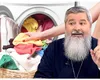 Se spală sau nu în Post sau duminica? Preoţii îi „săpunesc” pe creştini: „Leneșii cred că dacă preotul dă cu aghiasmă miroase frumos”