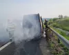 Un microbuz cu nouă persoane la bord a luat foc pe Autostrada A1. Pasagerii au apucat să coboare