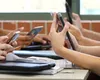 Anunțul momentului despre interzicerea telefoanelor mobile în școli. Ce spun specialiștii OCDE