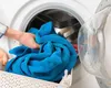 Trucul ingenios prin care îți poți usca hainele în doar câteva secunde! Mașina ta de spălat poate fi transformată în uscător cu o simplă apăsare de buton