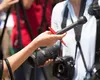 Comisia Europeană consideră că România a făcut progrese în ce priveşte libertatea presei, dar avertizează: „Ameninţările şi cazurile de hărţuire împotriva jurnaliştilor rămân o problemă”