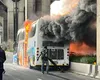 Un autobuz școlar a luat foc. Cel puțin 23 de elevi și profesori au murit