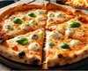 Românii, lideri regionali la consumul de pizza. Un român a făcut o comandă de 2.800 de lei. Minutul de aur este 18.32!