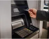 Banii intră vineri pe card, se virează între 650 şi 1.500 de lei. Poştaşul îi aduce acasă abia pe 10 iunie
