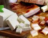 Cum se ține brânza în frigider ca să rămână proaspătă până la Paște. Trucul care te ajută să eviți mucegaiul