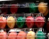 Ouă roșii oprite de la vânzare de comisarii ANPC, în Carrefour Mega Mall