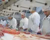 Salariu lunar 4.500 de euro pentru românii care vor să lucreze în industria cărnii. Ce condiţii trebuie îndeplinite