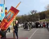 VIDEO La Mănăstirea Hadâmbu, lângă Iași, pelerinii iau la pas un deal și parcurg simbolic Drumul Crucii