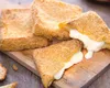 Mozzarella in carrozza, un alt tip de cașcaval pane. Rețeta deliciului care a făcut ravagii în rândul locuitorilor din Napoli