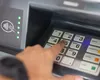 Era retragerilor de la bancomat devine istorie. Cum faci rost de numerar dacă îți ții economiile pe card