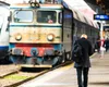 CFR Călători lovește din nou! „Trenul fără naș” nu mai e doar o piesă celebră: mecanicul a plecat din gara Bușteni fără șef și fără o parte din pasageri. I-a așteptat la Azuga, unde au fost duși de concurență
