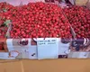 Cireşe la preţ de caviar în pieţe. „Faci credit să duci acasă la copii” / „Cumpără oamenii care au bani!”
