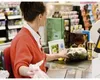 Gestul înduioșător făcut de o casieriță din Kaufland. Cum a fost ajutată o bătrânică umilă de femeie: „Țara asta mai are șanse”