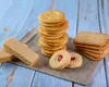 Întrebarea care bagă pe toată lumea în ceață. De ce biscuiții au găuri și care este rolul lor, de fapt