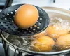 Ingredientul care se pune în apă, pentru ca ouăle să nu mai crape. Trucul a fost dezvăluit de gospodinele experimentate