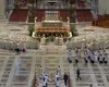 Papa Leon al XIV-lea, cu papamobilul prin Piaţa Sf. Petru înainte de slujba inaugurală a pontificatului său. JD Vance, Volodimir Zelenski şi Ursula von der Leyen, prezenți la ceremonie