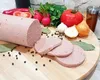 Parizerul, vedeta neașteptată a meniurilor moderne. Alimentul copilăriei a devenit, acum, preparat de lux în marile restaurante