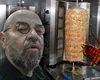 Piedone, îngrozit când a văzut ce consumă românii. Șeful ANPC a mers în inspecție la un depozit de carne pentru shaorma: produse expirate, condiții insalubre și insecte moarte