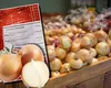 De unde provine, de fapt, ceapa „din România” vândută la Kaufland. Val de ironii după ce Protecția Consumatorului a atras atenția asupra originii acesteia: „După ce trece granița, normal, are cetățenie română”