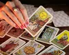 Previziuni tarot iulie 2025. Unele relații vor trece printr-o fază de schimbare profundă. Este încurajată renunțarea la ceea ce nu ne mai folosește pentru a face loc la ceva mai bun