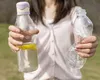 Băuturile la sticlă, mai periculoase decât cele îmbuteliate în plastic? Ce spun ultimele cercetări făcute de francezi