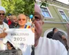 Emil Boc s-a apucat de strâns chiștoace de pe jos, în așteptarea lui Ronaldinho. Ce mesaj le transmite clujenilor VIDEO