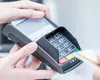 Se renunță la plățile cu cash, după creșterea considerabilă a celor cu cardul. Începe o nouă etapă în lumea plăților