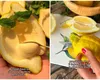 Desertul cu lămâi care a cucerit TikTok-ul. Se prepară din 3 ingrediente și este extrem de cremoasă
