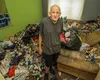 Un chiriaș a lăsat un munte de 3.000 de doze de bere în apartamentul în care a stat. În șapte ani a plătit doar o dată chirie