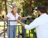 Anunţş important pentru cei care stau la casă. Ramurile pomilor vecinilor trec peste gardul tău? Ce se întâmplă cu fructele căzute în curtea ta