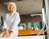 Cât de des ar trebui să facă duș persoanele trecute de 60 de ani. Medicii trag un semnal de alarmă