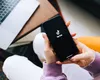 7 din 10 tineri din România sunt captivi pe TikTok. Cum folosesc românii rețelele sociale în funcție de vârstă, studii, venit și mediul în care locuiesc