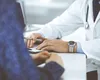 Răspunsul medicilor la noua măsură de validare prin SMS a serviciilor medicale. Combaterea fraudei sau încălcarea spiritului medical?
