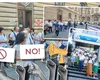 Sindicaliștii, din nou în stradă, chiar în ziua când guvernul își asumă răspunderea pe măsurile de austeritate. ”Vrem dialog real, nu simulări de consultare”