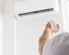 Canicula topeşte banii din buzunarele românilor. Cât costă să ţii două aparate de aer condiţionat deschise
