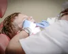 Stomatolog acuzat că i-a scăpat o freză pe gât unui copil de cinci ani. Familia cere daune de 15.000 de euro