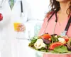Sfaturile medicul Raluca Ionescu Hriţcan pentru o digestie adecvată: „Fără telefon sau prânz în maşină!”. Mesele luate în tihnă și alimentația corespunzătoare fac minuni pentru sistemul digestiv