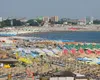 Austeritate în țară, aglomerație pe litoral. Plajele din Eforie, luate cu asalt în cel mai plin weekend al verii