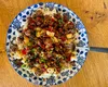 Rețeta verii 2025: paste cu iaurt și carne condimentată. Preparatul delicios care te salvează când nu vrei să stai mult în bucătărie