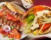 Shaorma a ajuns să coste cât o masă la restaurant. Creșterea îi nemulțumește pe români, în condițiile în care în țara noastră se consumă 11.200 de kebab-uri pe zi