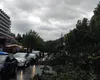 Dezastru la Sinaia. Acoperișul Gării Sinaia, smuls de vijelii și aruncat pe DN1
