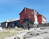 Cabana Babele din Masivul Bucegi, pusă la vânzare. Cât costă clădirea situată la peste 2.200 de metri altitudine