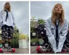 Delia a uimit pe toată lumea cu noua ei pereche de adidaşi. Costă mai mult decât un salariu mediu net în România