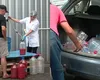 Coadă de zeci de persoane pentru suc de roșii, la Buzău. Localnicii cumpără direct de la fabrica de conserve, cu bidonul: „E foarte bun, ieftin, pentru că asta se caută. Prețul e de vreo patru ani la fel”